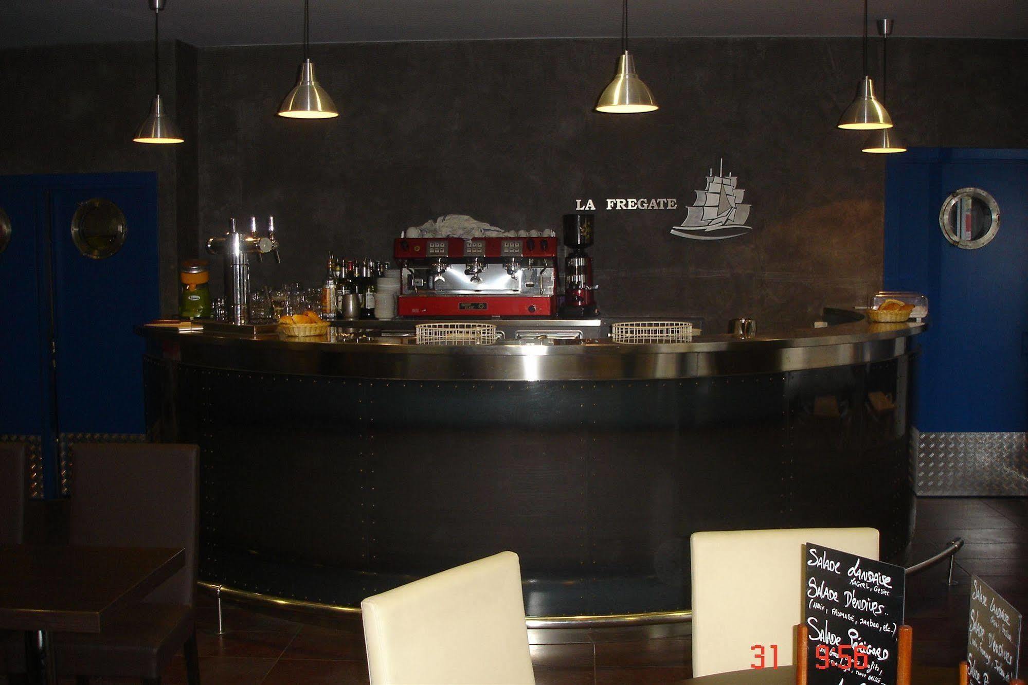 Hotel Restaurant La Fregate Ла-Сейн-сюр-Мер Экстерьер фото
